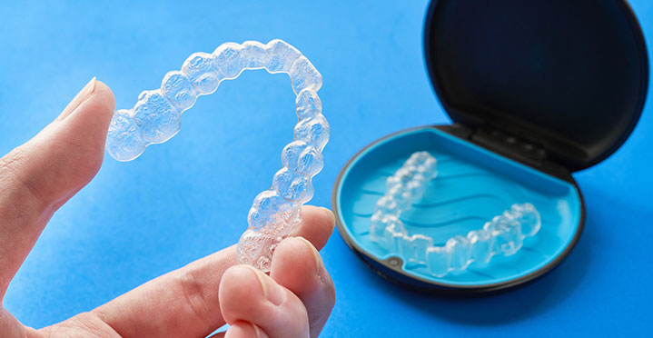 マウスピース矯正 INVISALIGN